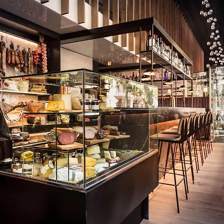 Alexandra Hotel, Curio Collection By Hilton