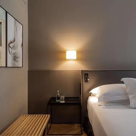 Alexandra Hotel, Curio Collection By Hilton