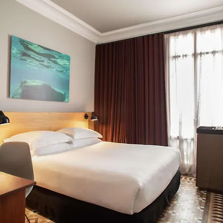 アレクサンドラ キュリオ コレクション バイ ヒルトン ホテル