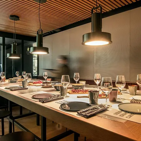 Alexandra Hotel, Curio Collection By Hilton Hotel