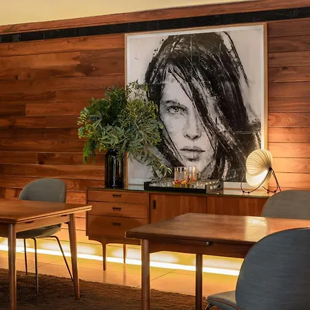 ホテル アレクサンドラ キュリオ コレクション バイ ヒルトン 4*