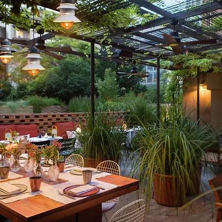 アレクサンドラ キュリオ コレクション バイ ヒルトン 4*