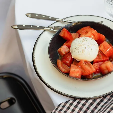 アレクサンドラ キュリオ コレクション バイ ヒルトン 4*