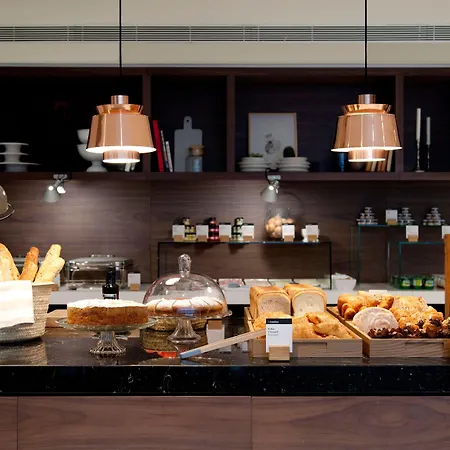 アレクサンドラ キュリオ コレクション バイ ヒルトン 4*