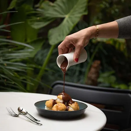 ホテル アレクサンドラ キュリオ コレクション バイ ヒルトン バルセロナ