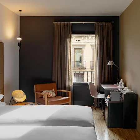 Alexandra Hotel, Curio Collection By Hilton 4*