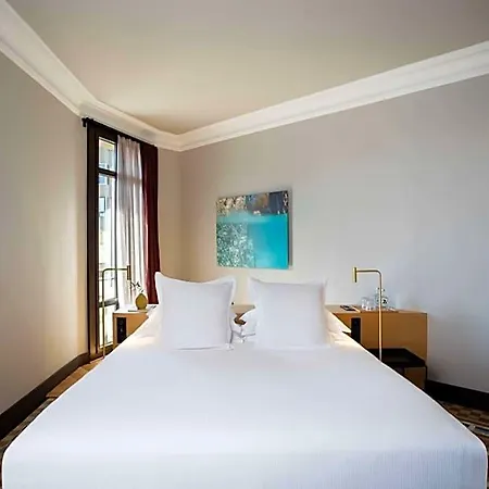 Alexandra Hotel, Curio Collection By Hilton Hotel 4*