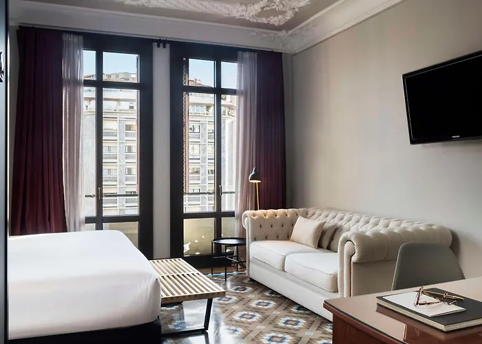 Alexandra Hotel, Curio Collection By Hilton 4*