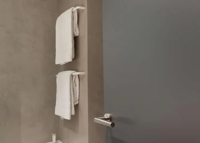 Alexandra Hotel, Curio Collection By Hilton 4*