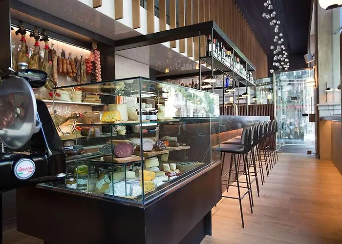 Alexandra Hotel, Curio Collection By Hilton Hotell 4*