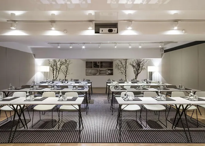 Alexandra Hotel, Curio Collection By Hilton Hotell