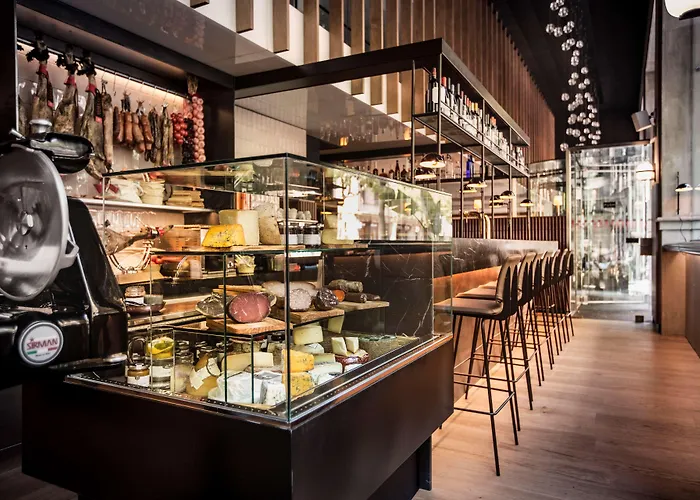 Alexandra Hotel, Curio Collection By Hilton