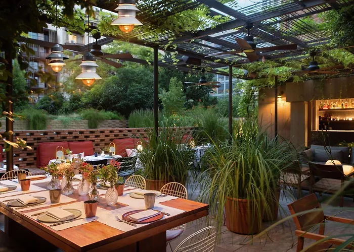 Alexandra Hotel, Curio Collection By Hilton 4*