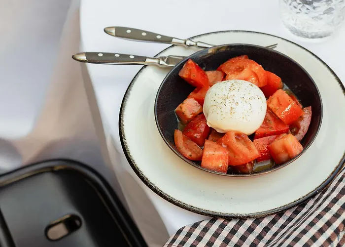 Alexandra Hotel, Curio Collection By Hilton 4*