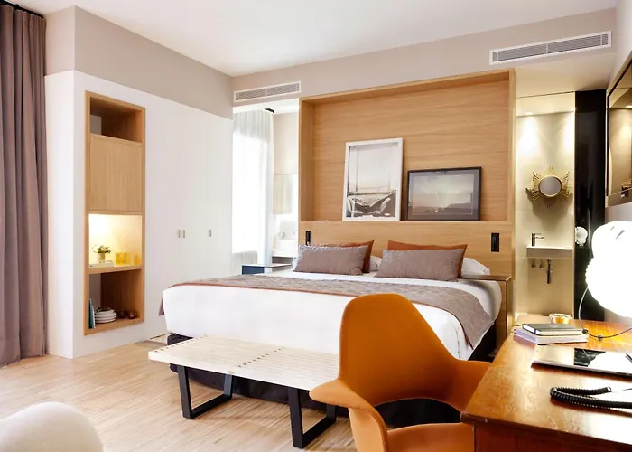 Alexandra Hotel, Curio Collection By Hilton