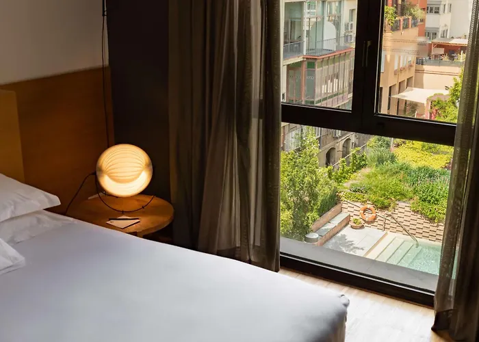 Alexandra Hotel, Curio Collection By Hilton 4*