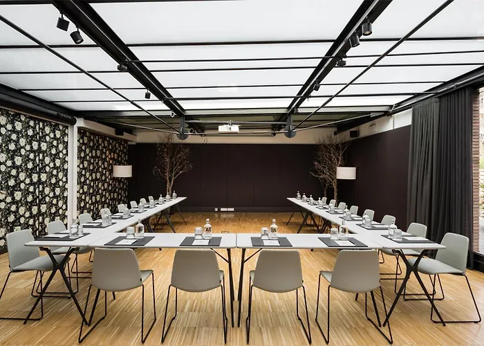 Alexandra Hotel, Curio Collection By Hilton 4*