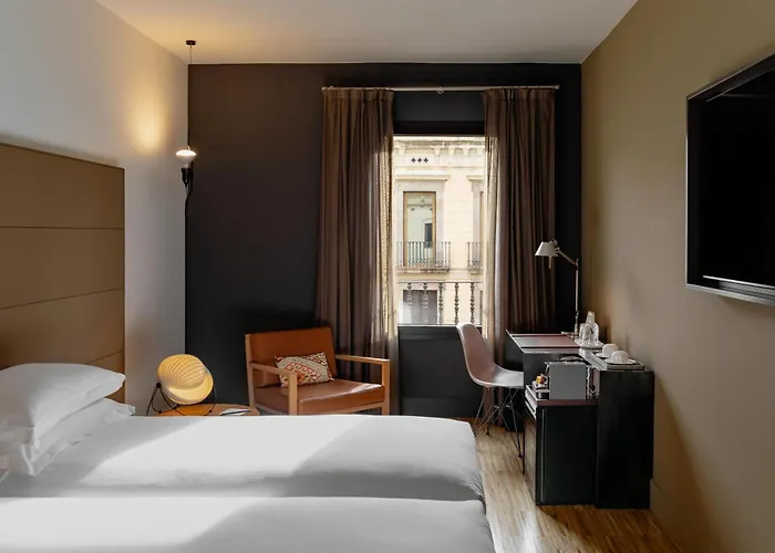 Alexandra Hotel, Curio Collection By Hilton 4*