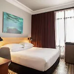 Alexandra Hotel, Curio Collection By Hilton Hotel