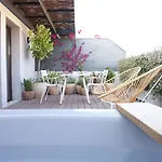 Alexandra Hotel, Curio Collection By Hilton 4*