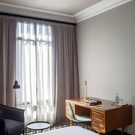 Alexandra Hotel, Curio Collection By Hilton Hotel
